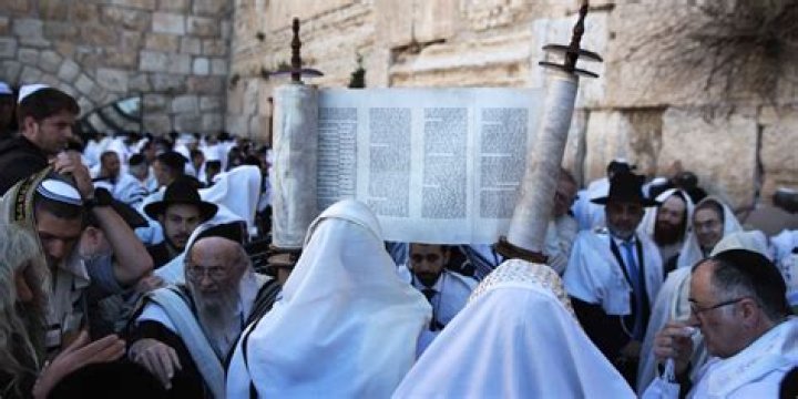 
Abraham Ancer Religion – Is He Jewish Or Christian? Ethnicity And Parents 