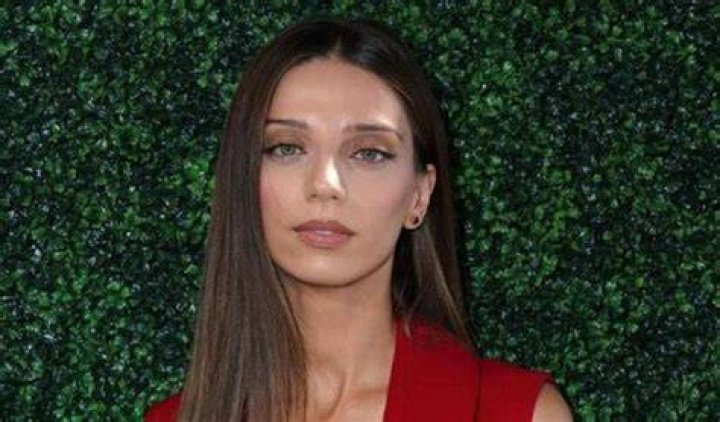 
Angela Sarafyan Height, Weight, Net Worth, Age, Birthday, Wikipedia, Who, Nationality, Biography 