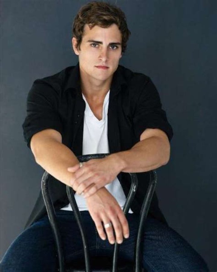 
Chris Milligan Height, Weight, Net Worth, Age, Birthday, Wikipedia, Who, Nationality, Biography 