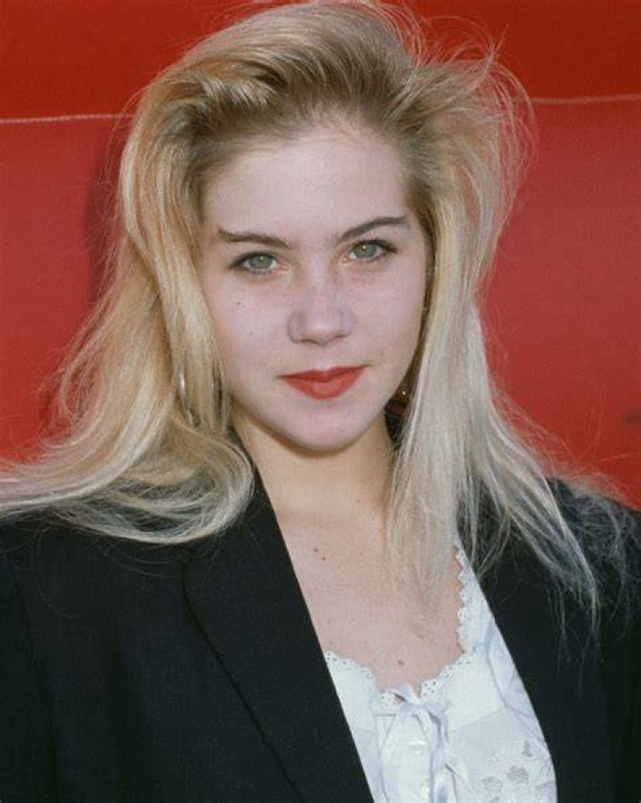Christina Applegate Was An Icon In 1993 But Pregnant? Let’s Find Out