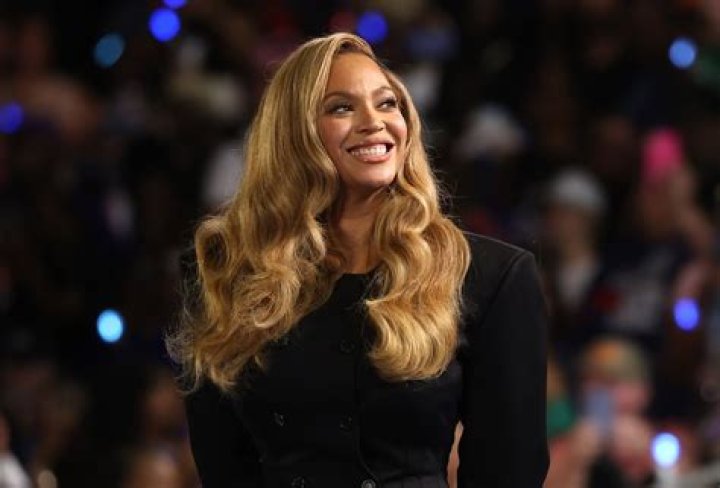 
Does Beyonce Have Boob Job? Fans Discussion On Twitter 