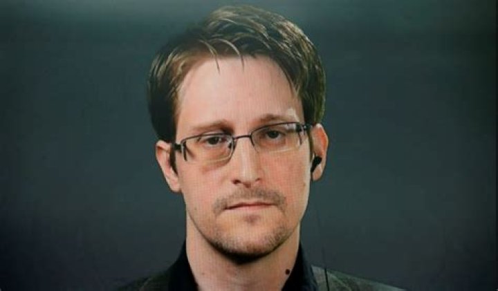 
Edward Snowden Height, Weight, Net Worth, Age, Birthday, Wikipedia, Who, Nationality, Biography 