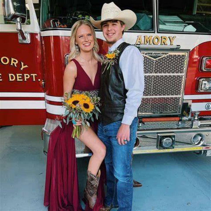 
Emma Long Parents: Where Are They From? Colin Stough Girlfriend – Wikipedia Age And Sister 
