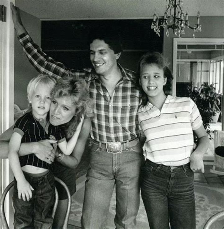 
Inside Joe Siddall Wife Tamara and Family: Kids Brett, Kevin & Mackenzie 