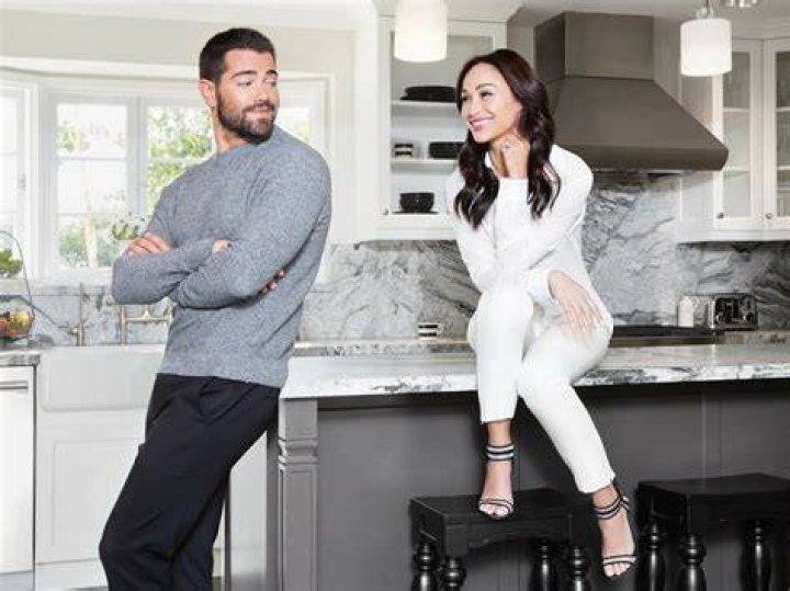 
Is Cara Santana Married? Her Bio, Age, Husband, Family, Height and Net worth 