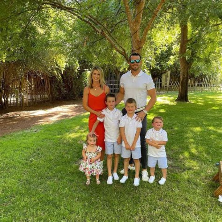 
Is Derek Carr Married? Know Derek Carr Wife, Children, Family, Biography, Networth, And More 