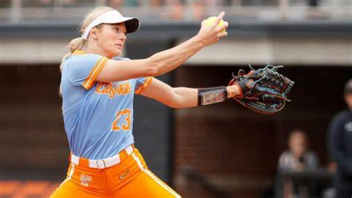 
Is Hayley Busby Gay? Softball Player Showing Full Love To Partner Lauren Lynch On Instagram 
