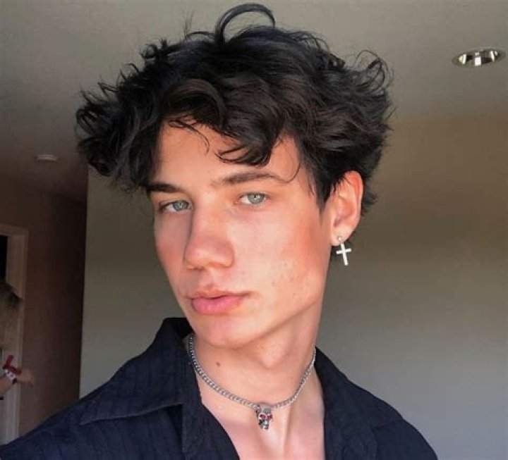 Jaden Hossler Height, Weight, Net Worth, Age, Birthday, Wikipedia, Who, Nationality, Biography