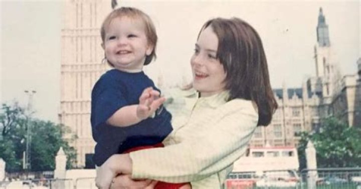 
Lindsay Lohan’s Recreated Throwback Photo With Brother Dakota Will Give ‘Parent Trap’ Fans Nostalgia 
