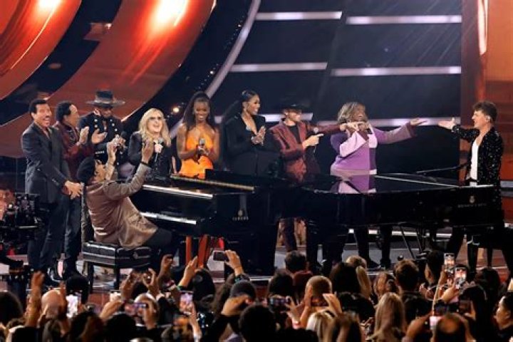 
Lionel Richie Wins AMA Icon Award at the 2022 AMAs as Stevie Wonder and Charlie Puth Sing Tribute 
