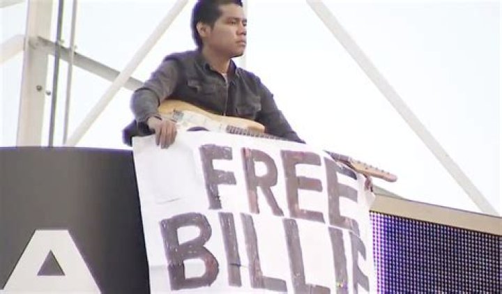 
Man climbs 162-foot KTLA tower in California with guitar, holding ‘Free Billie Eilish’ sign 