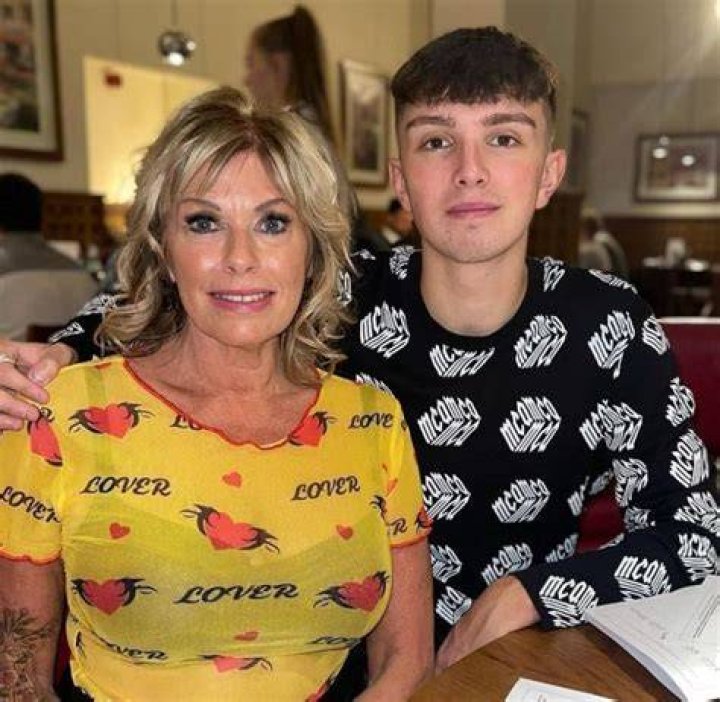 Morgz Mum Height, Weight, Net Worth, Age, Birthday, Wikipedia, Who, Nationality, Biography