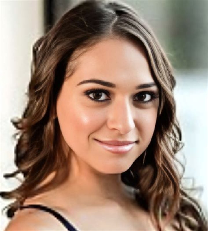 Sara Luvv Height, Weight, Net Worth, Age, Birthday, Wikipedia, Who, Instagram, Biography