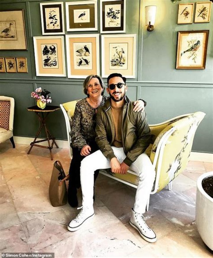
Simon Cohen Girlfriend and Partner Sam Border, Luxe Listings Sydney Agent Net Worth 