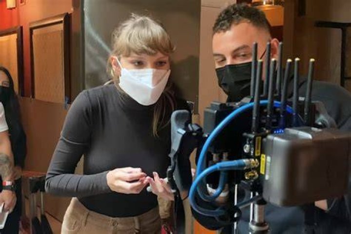 
Taylor Swift Shared A Video Showcasing The Making Of Her Short Film “All Too Well” 