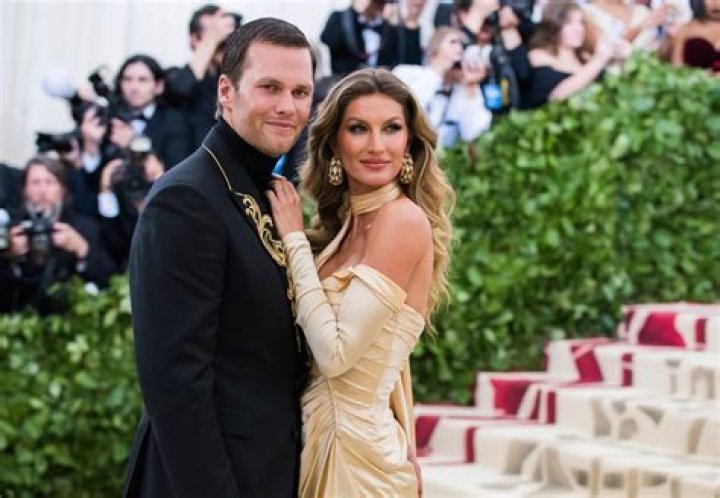 
Tom Brady Takes the Field in Tampa amid Marriage Struggles with Gisele Bündchen 