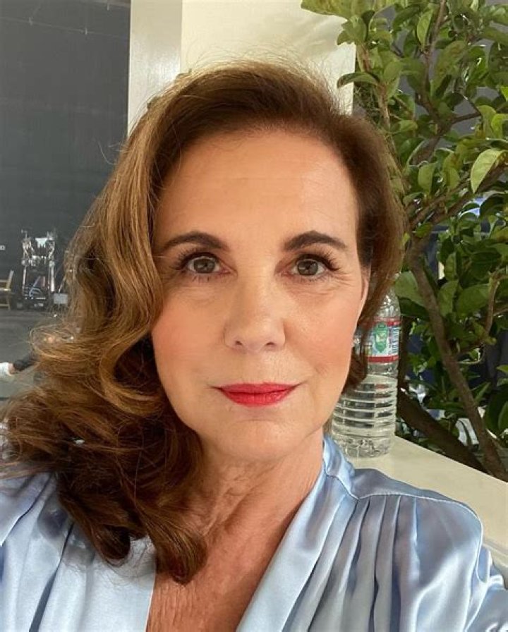 Who are Elizabeth Perkinss Parents? Elizabeth Perkins Biography, Parents Name, Nationality and More