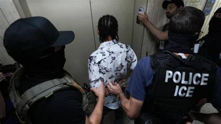 
Who is auntkaren0? TikToker gets “unlawfully detained” for recording patient’s mistreatment, leaves netizens divided 