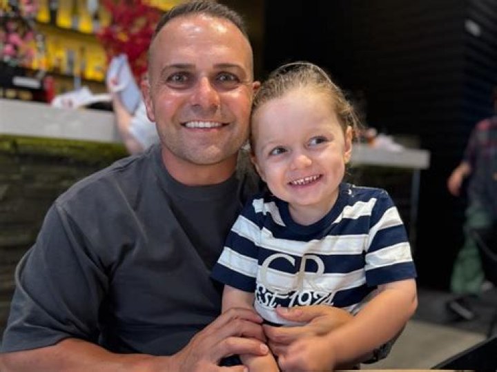 
Who Is Raphael Kahane’s Children? 