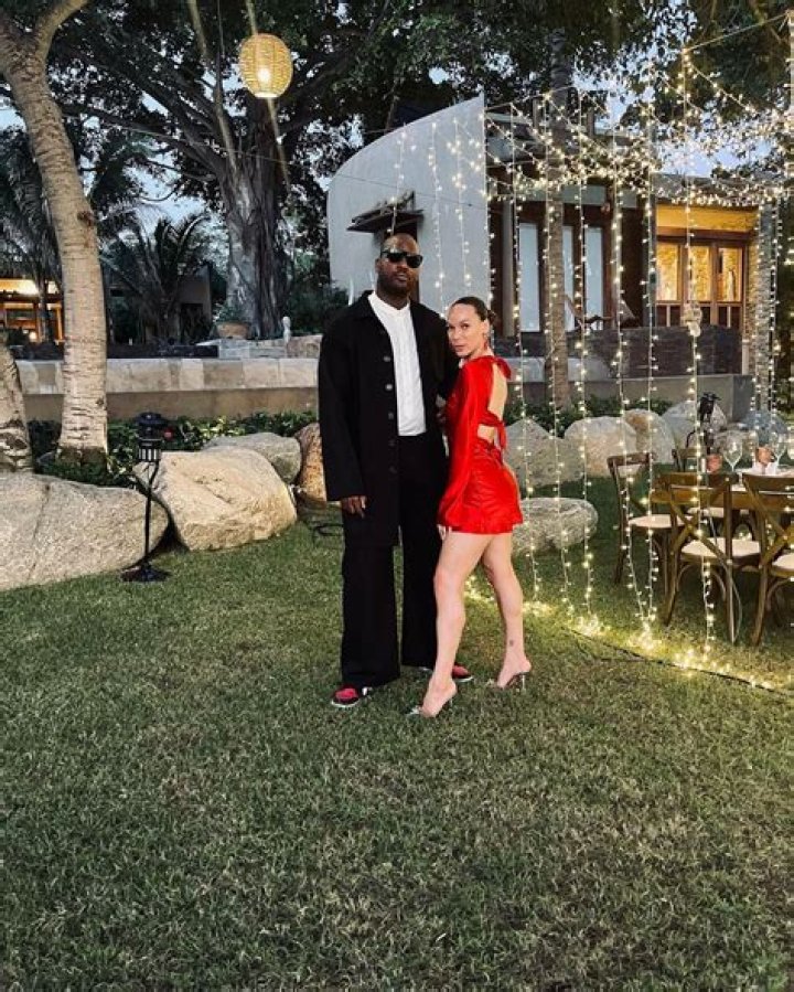 
Who Is Sam Bennett Wife? Meet Tara Bennett On Instagram 