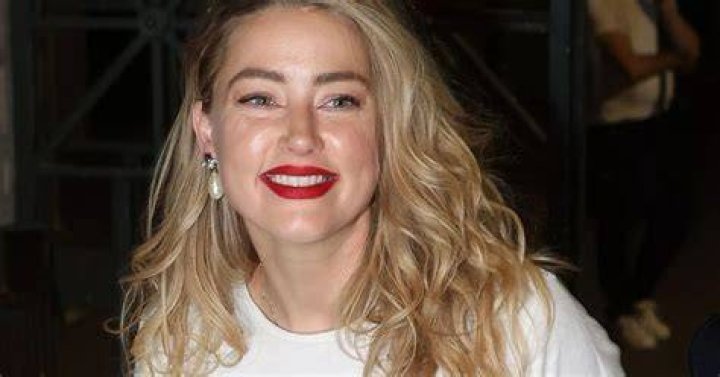 
Why Is Amber Heard Smirking In Court? Face Shows Emotions As Trial Is About To Wrap Up 